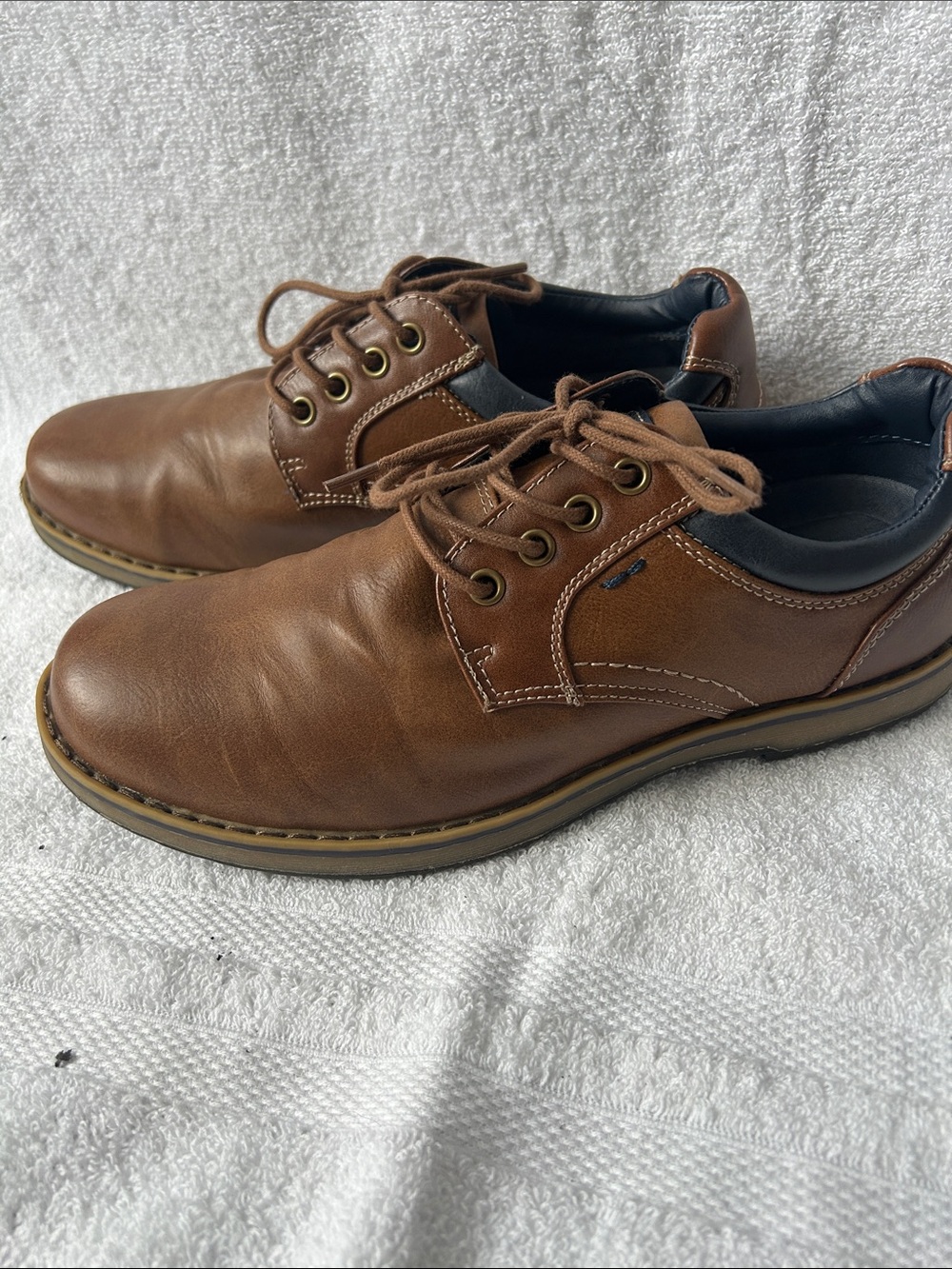 Izod Men's Brown Leather Lace-Up Derbys